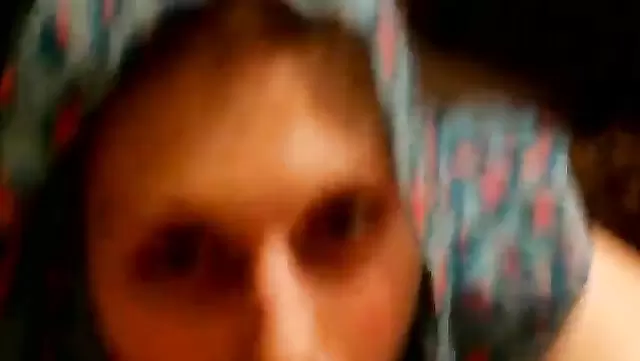 Сучка из Беслана делает минет в хиджабе
