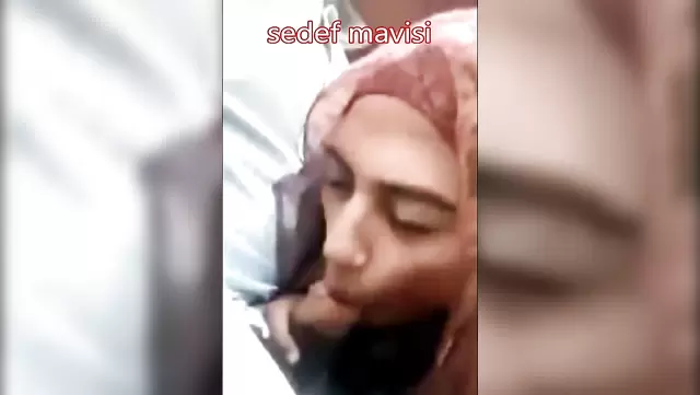 Осетинская девушка красиво сосет в хиджабе